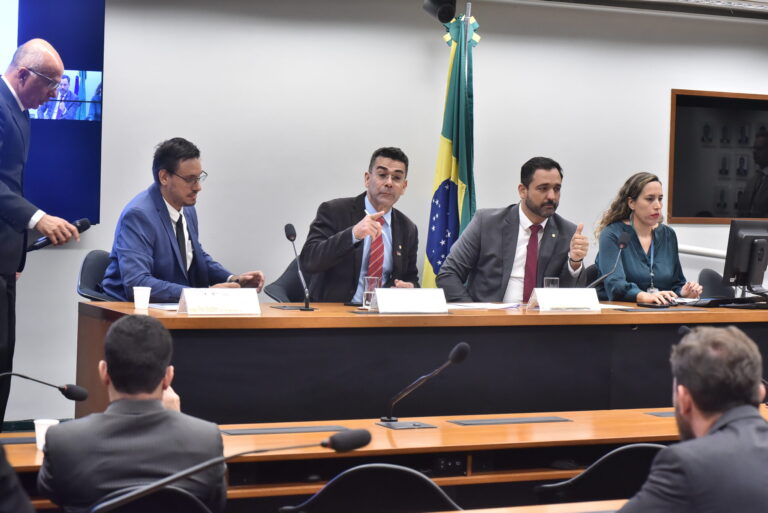 Diego-Andrade-presidente-audiencia-Foto-Agencia-Camara-768x513